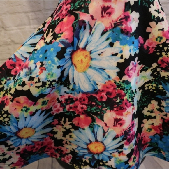 Revamped | Colourful Blue Daisy Dress - Picture 7 of 8